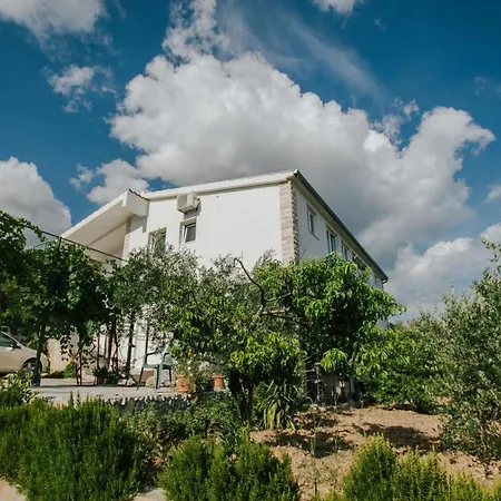 Tomislav Apartment Trogir Exterior photo